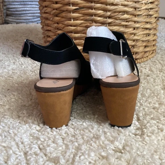 Joli Jolimall Black Faux Leather Platforms - Picture 7 of 10